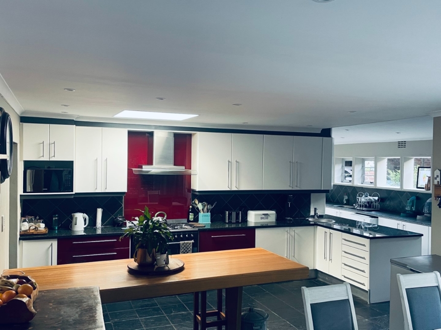 To Let 4 Bedroom Property for Rent in Bonza Bay Eastern Cape